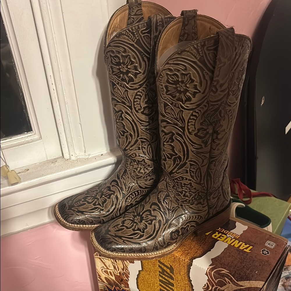 Intricately Designed Brown Western Boots